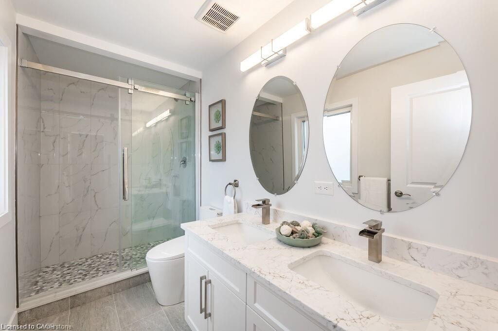 498 Karn Street, Kitchener, ON - Indoor Photo Showing Bathroom