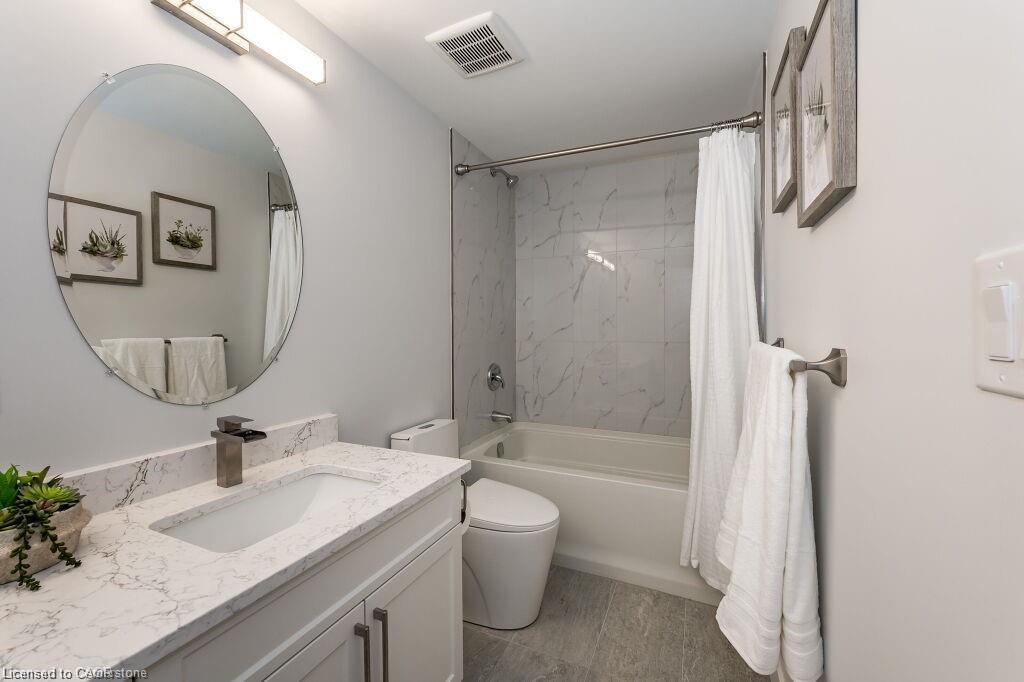 498 Karn Street, Kitchener, ON - Indoor Photo Showing Bathroom
