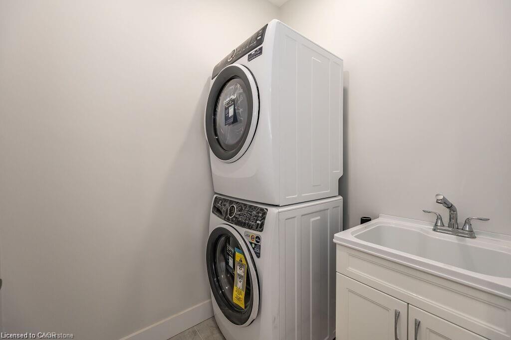 498 Karn Street, Kitchener, ON - Indoor Photo Showing Laundry Room
