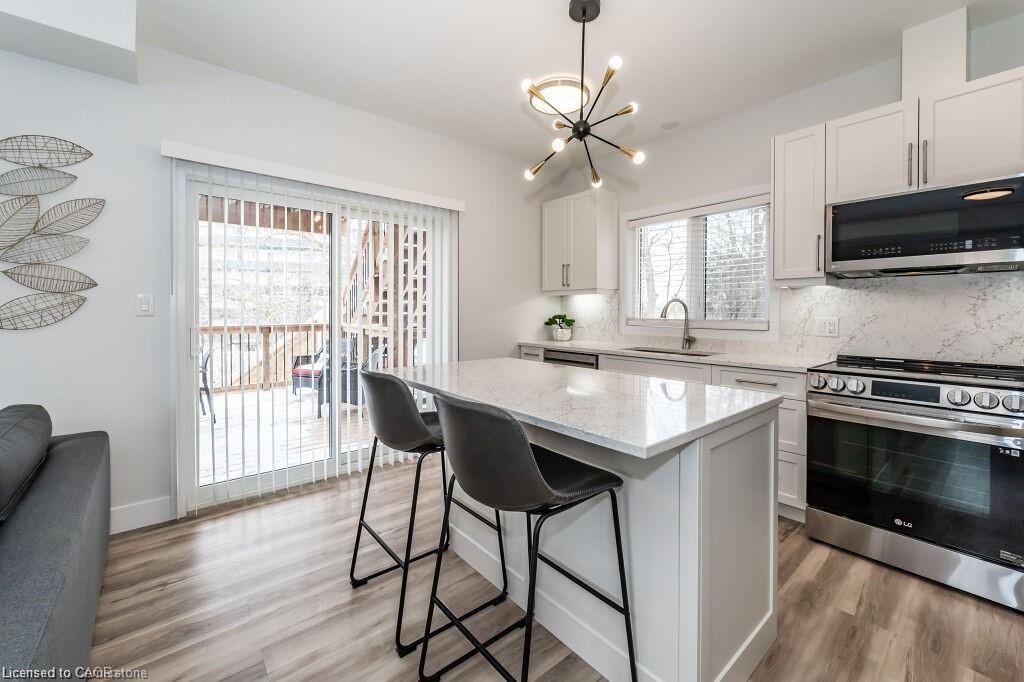 498 Karn Street, Kitchener, ON - Indoor Photo Showing Kitchen With Upgraded Kitchen