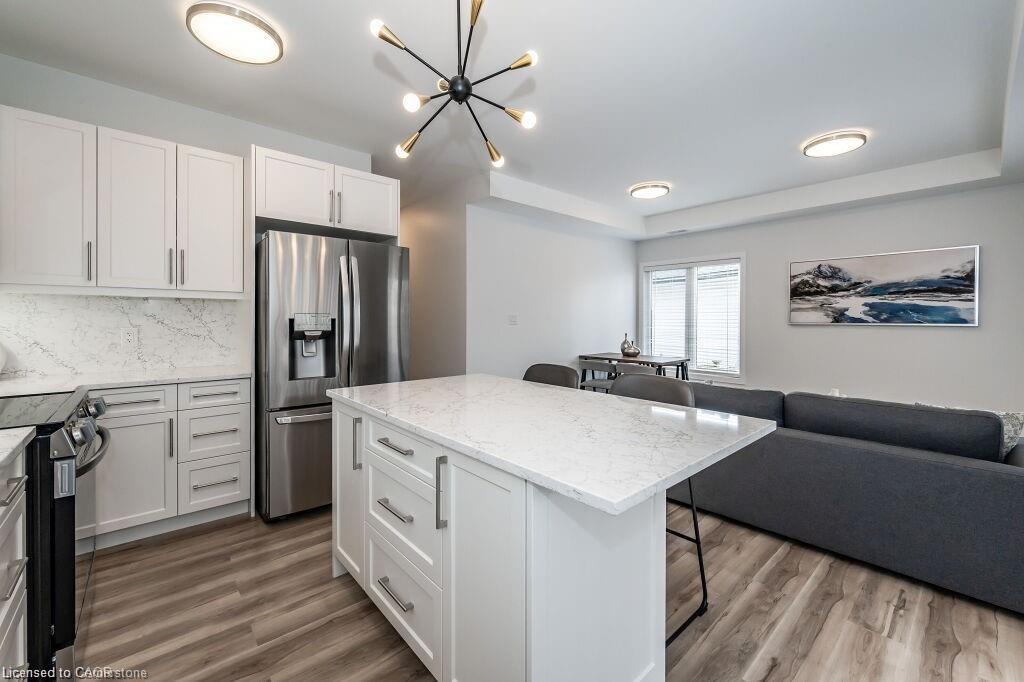 498 Karn Street, Kitchener, ON - Indoor Photo Showing Kitchen