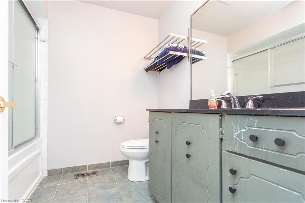 2303 Malcolm Crescent, Burlington, ON - Indoor Photo Showing Bathroom