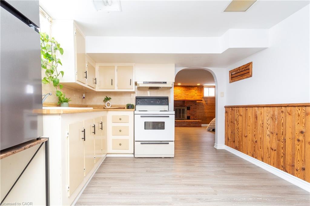 2303 Malcolm Crescent, Burlington, ON - Indoor Photo Showing Kitchen