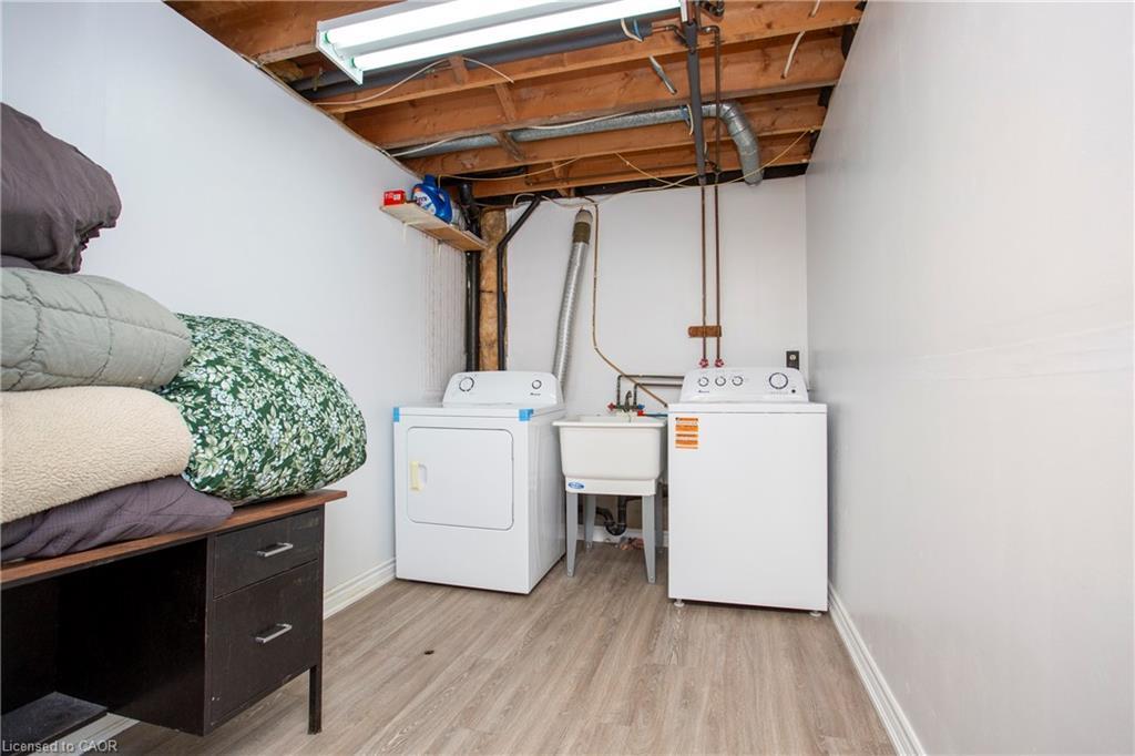 2303 Malcolm Crescent, Burlington, ON - Indoor Photo Showing Laundry Room