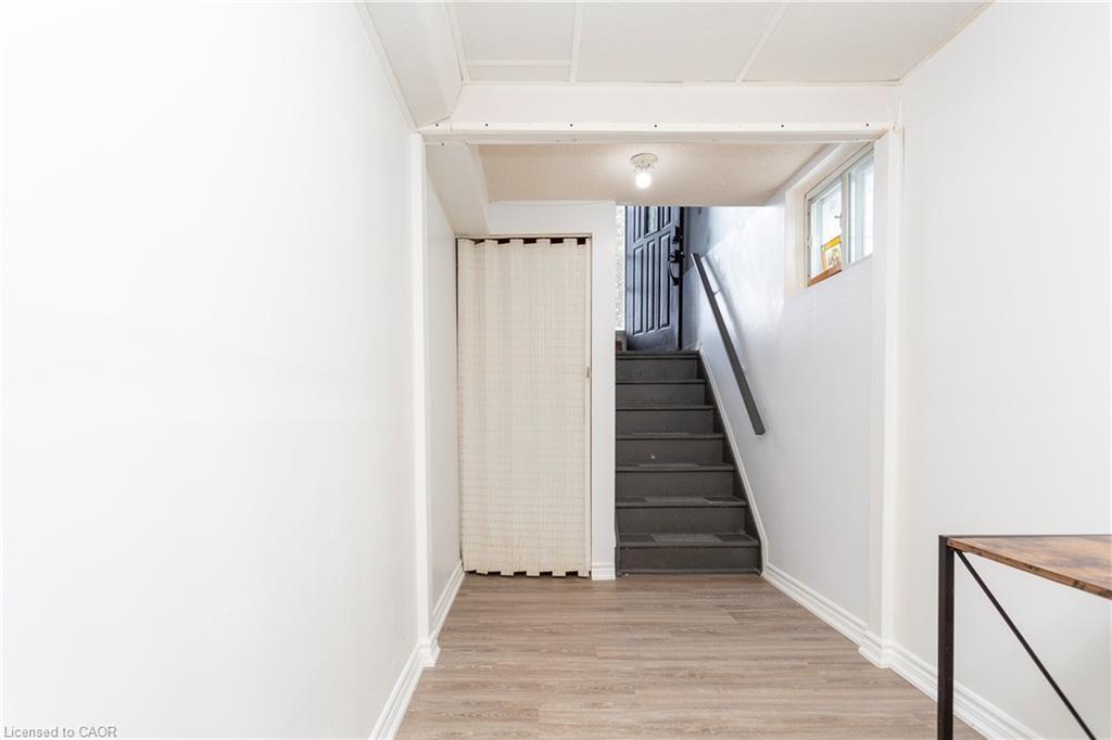 2303 Malcolm Crescent, Burlington, ON - Indoor Photo Showing Other Room