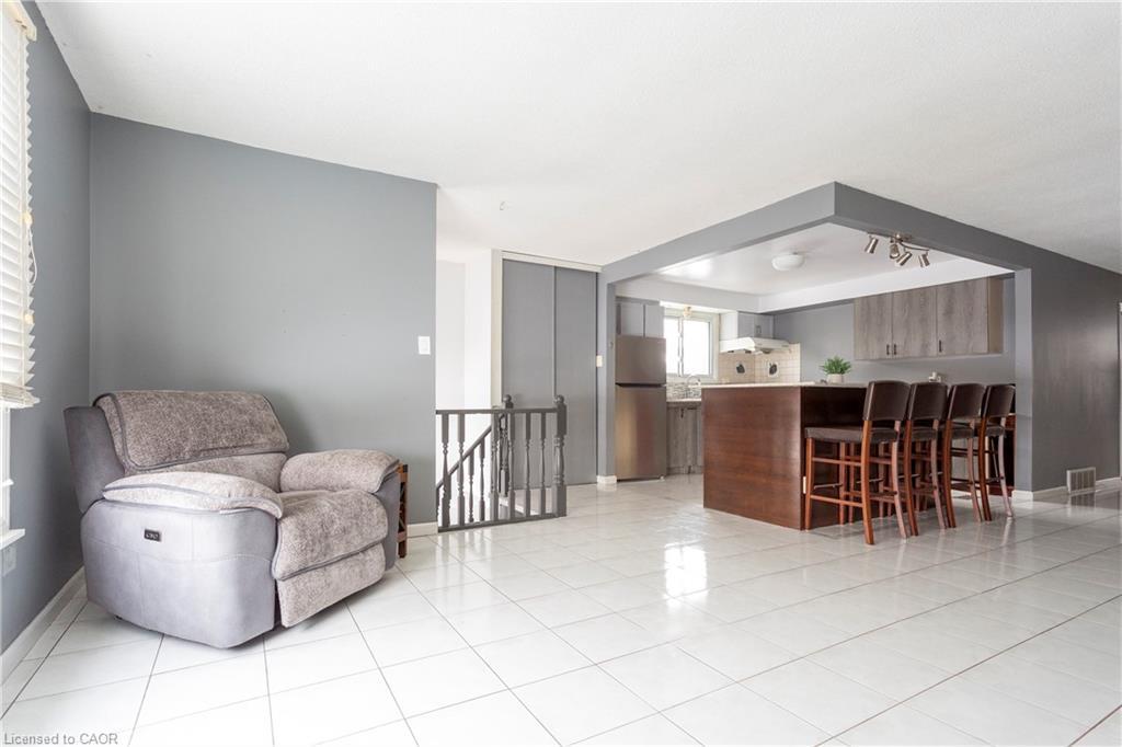 2303 Malcolm Crescent, Burlington, ON - Indoor