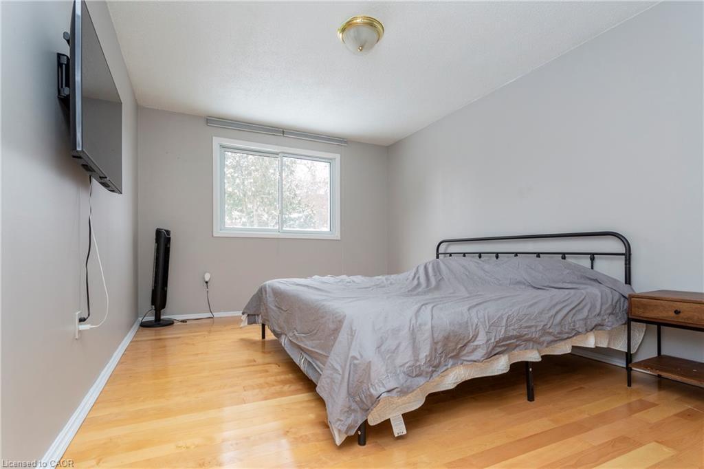 2303 Malcolm Crescent, Burlington, ON - Indoor Photo Showing Bedroom