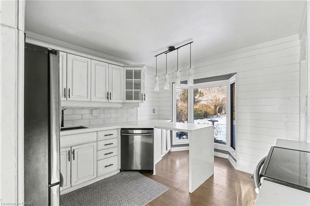 645 Riverside Drive, London, ON - Indoor Photo Showing Kitchen