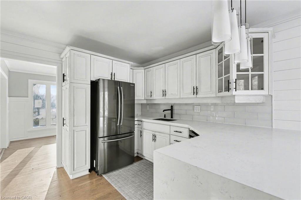645 Riverside Drive, London, ON - Indoor Photo Showing Kitchen
