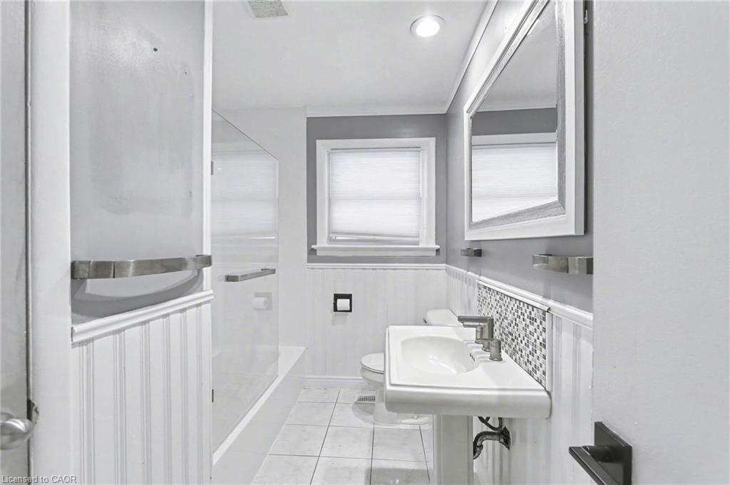645 Riverside Drive, London, ON - Indoor Photo Showing Bathroom