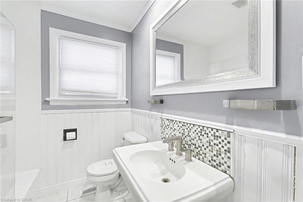 645 Riverside Drive, London, ON - Indoor Photo Showing Bathroom