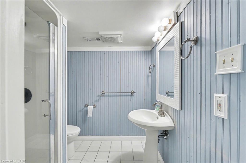 645 Riverside Drive, London, ON - Indoor Photo Showing Bathroom