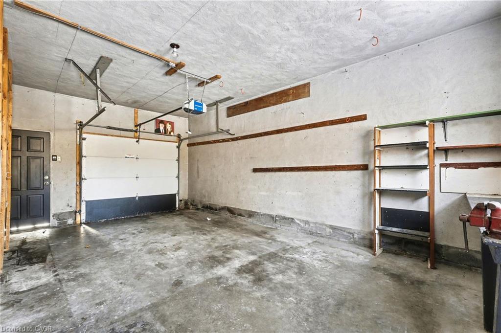 645 Riverside Drive, London, ON - Indoor Photo Showing Garage