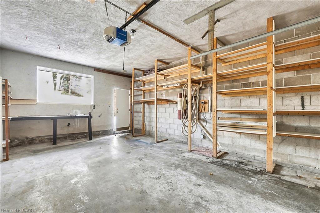 645 Riverside Drive, London, ON - Indoor Photo Showing Garage