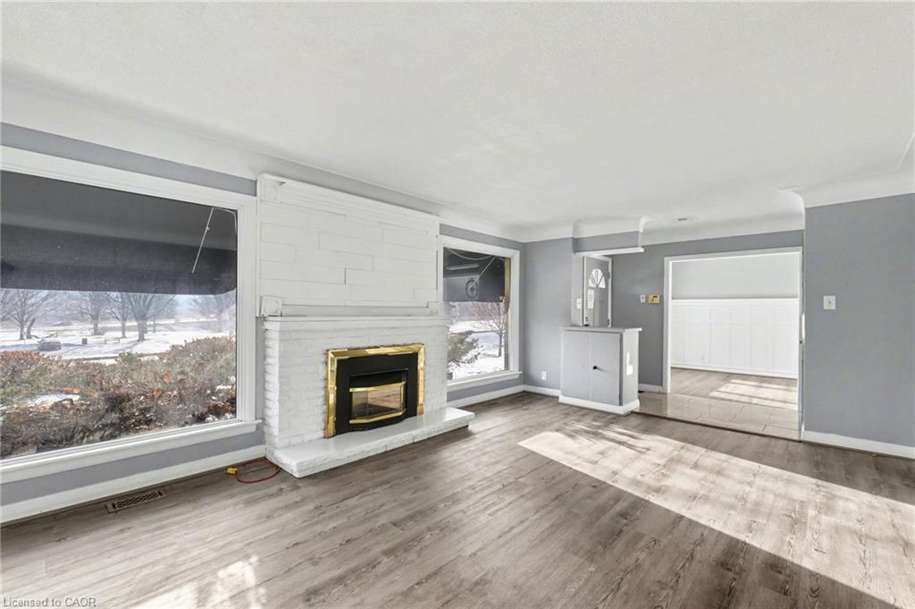 645 Riverside Drive, London, ON - Indoor Photo Showing Living Room With Fireplace