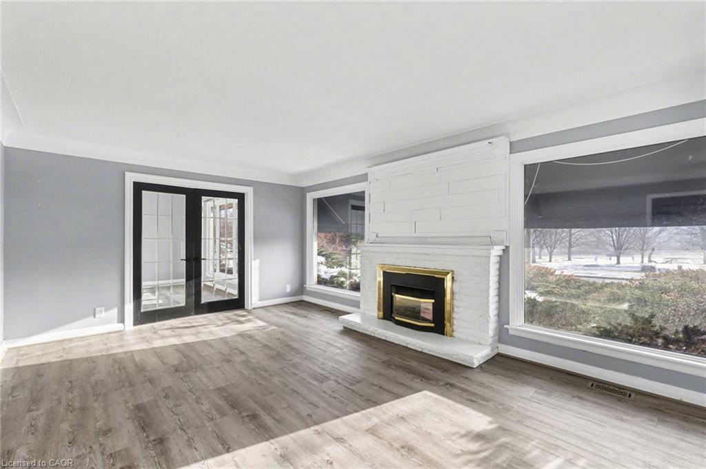 645 Riverside Drive, London, ON - Indoor Photo Showing Living Room With Fireplace