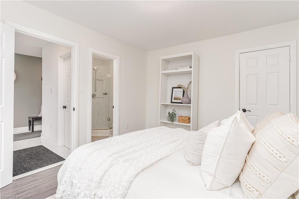 4 Robins Avenue, Hamilton, ON - Indoor Photo Showing Bedroom