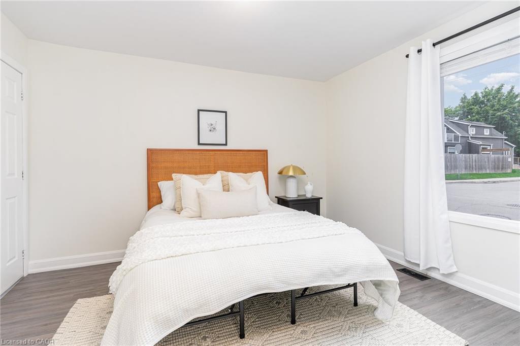 4 Robins Avenue, Hamilton, ON - Indoor Photo Showing Bedroom