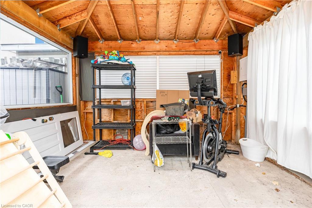 4 Robins Avenue, Hamilton, ON -