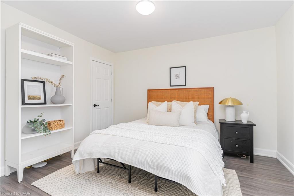 4 Robins Avenue, Hamilton, ON - Indoor Photo Showing Bedroom