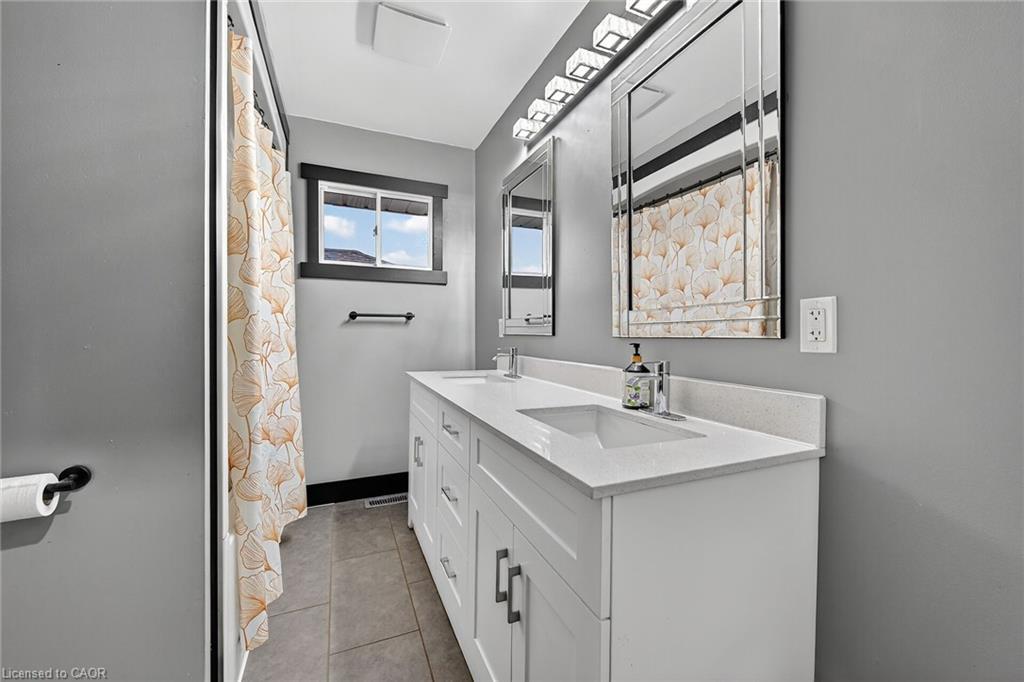 44090 Hendershot Road, Wainfleet, ON - Indoor Photo Showing Bathroom
