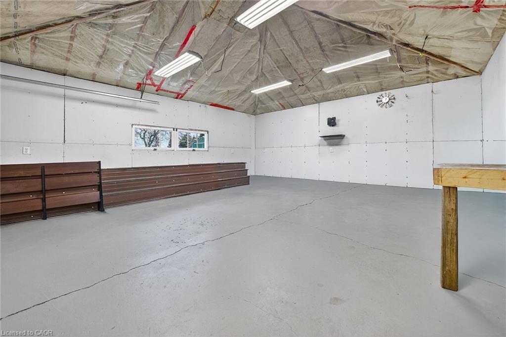 44090 Hendershot Road, Wainfleet, ON - Indoor Photo Showing Garage