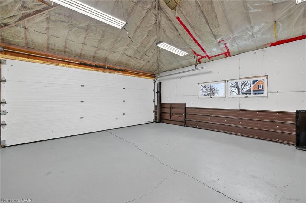 44090 Hendershot Road, Wainfleet, ON - Indoor Photo Showing Garage