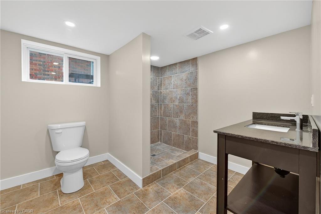 44090 Hendershot Road, Wainfleet, ON - Indoor Photo Showing Bathroom
