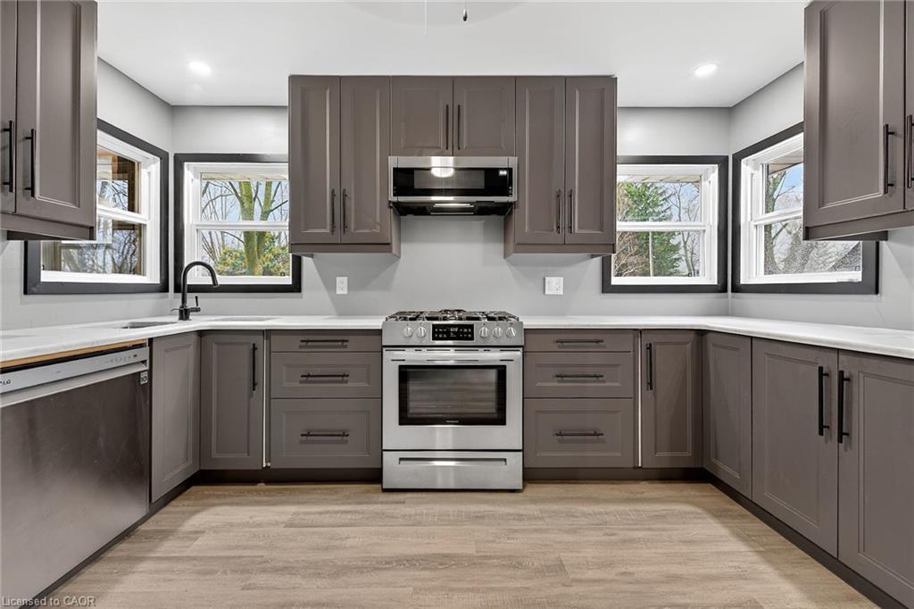 44090 Hendershot Road, Wainfleet, ON - Indoor Photo Showing Kitchen With Upgraded Kitchen