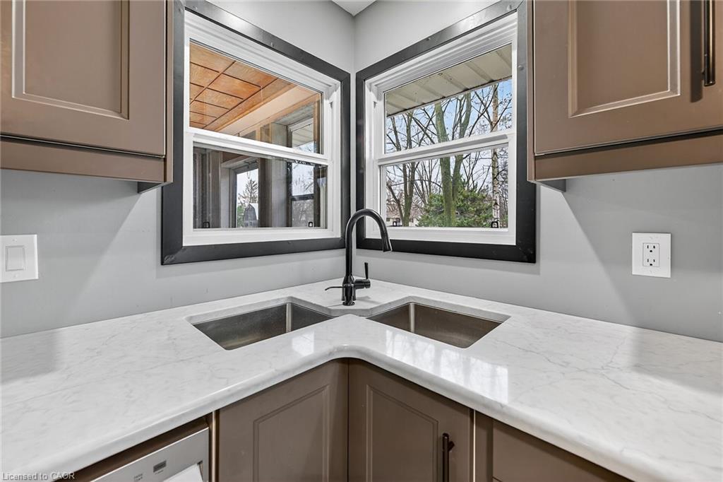 44090 Hendershot Road, Wainfleet, ON - Indoor Photo Showing Kitchen