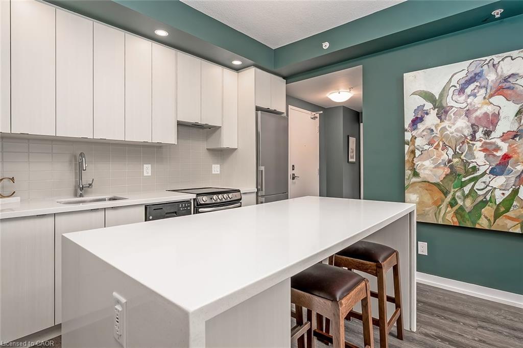 302-457 Plains Road E, Burlington, ON - Indoor Photo Showing Kitchen With Upgraded Kitchen