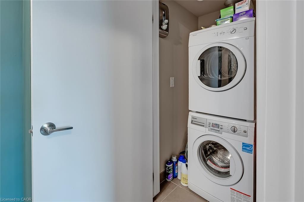 302-457 Plains Road E, Burlington, ON - Indoor Photo Showing Laundry Room