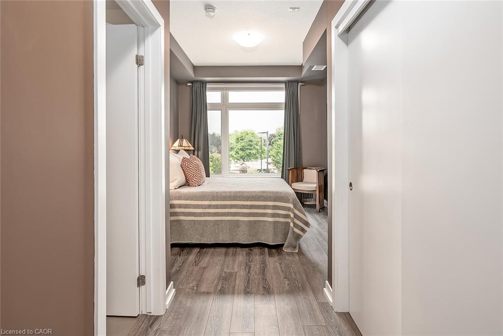 302-457 Plains Road E, Burlington, ON - Indoor Photo Showing Bedroom