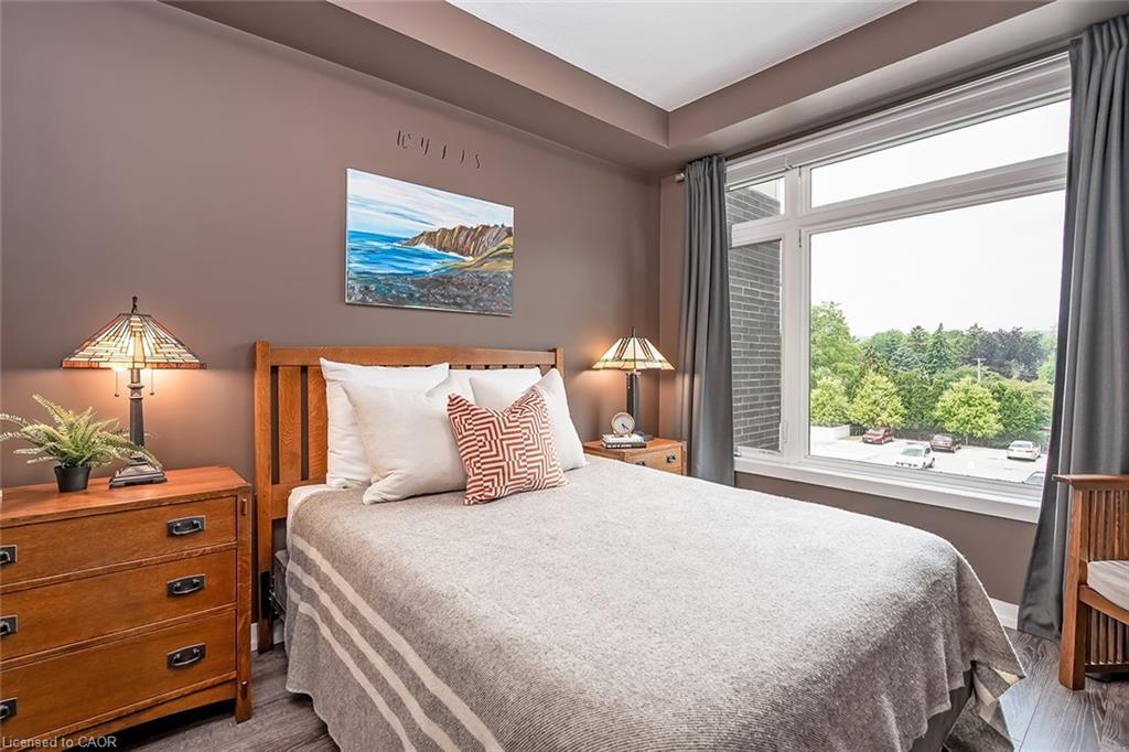 302-457 Plains Road E, Burlington, ON - Indoor Photo Showing Bedroom