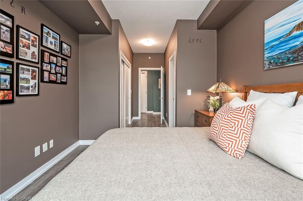 302-457 Plains Road E, Burlington, ON - Indoor Photo Showing Bedroom