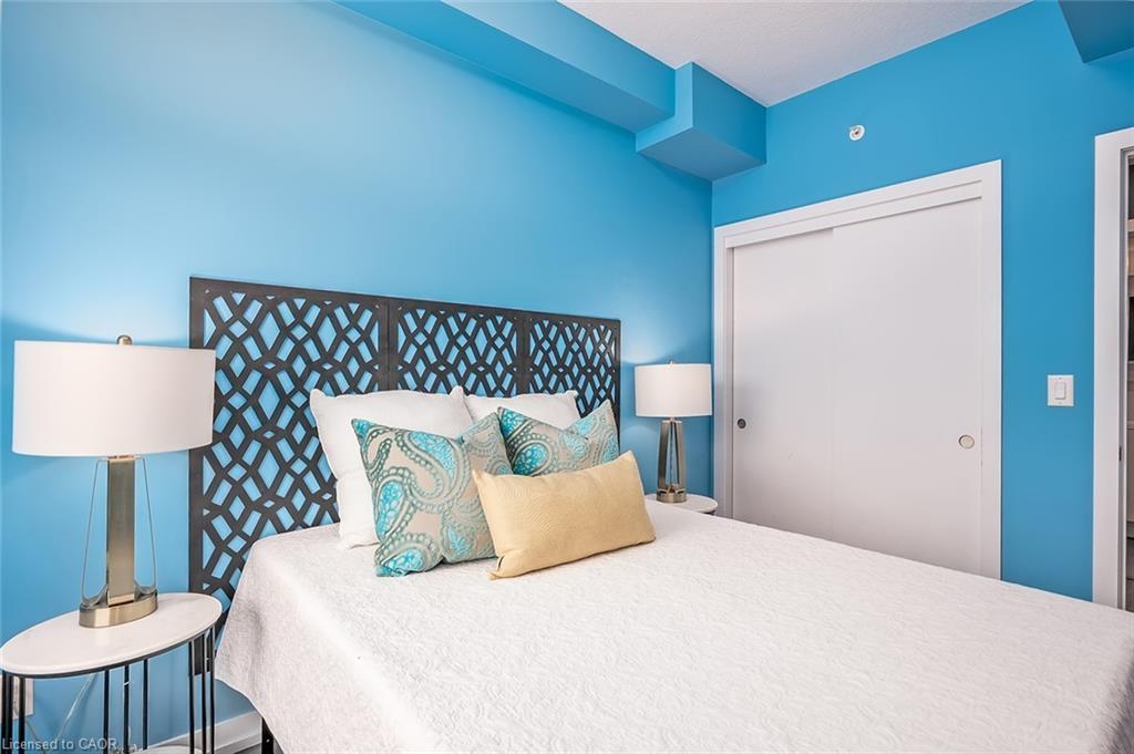 302-457 Plains Road E, Burlington, ON - Indoor Photo Showing Bedroom