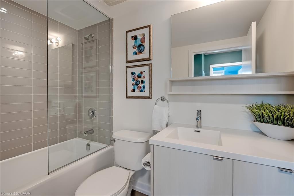 302-457 Plains Road E, Burlington, ON - Indoor Photo Showing Bathroom
