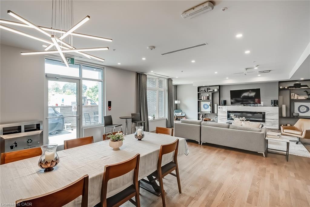 302-457 Plains Road E, Burlington, ON - Indoor