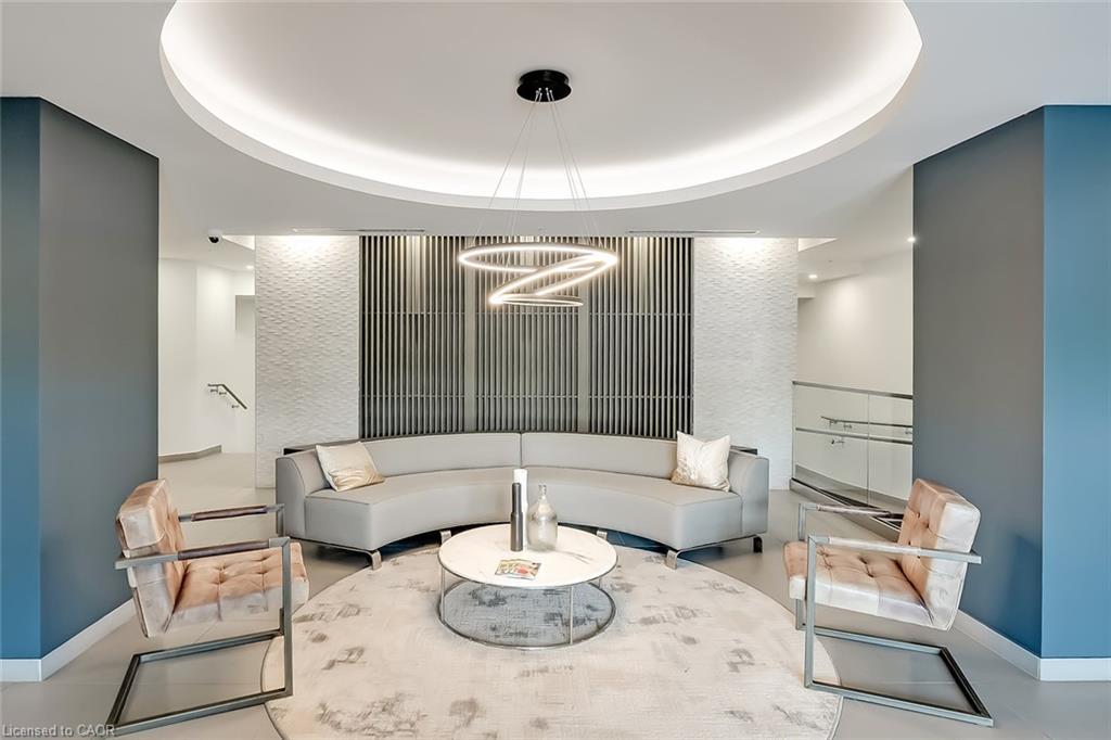 302-457 Plains Road E, Burlington, ON - Indoor