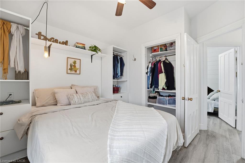 17 Minto Avenue, Hamilton, ON - Indoor Photo Showing Bedroom