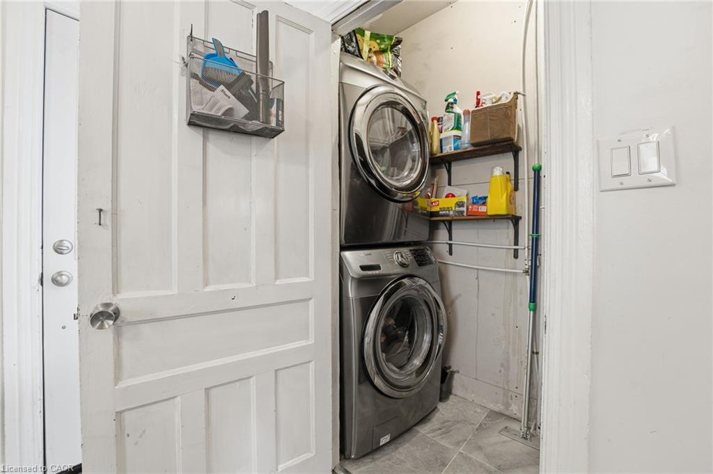 17 Minto Avenue, Hamilton, ON - Indoor Photo Showing Laundry Room