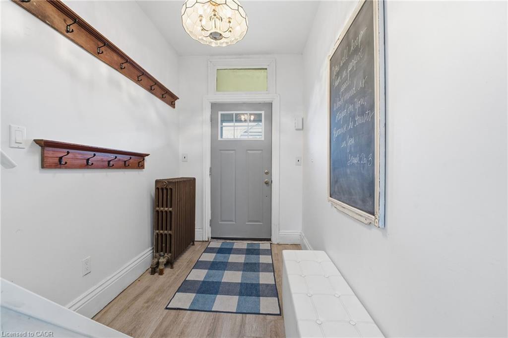 17 Minto Avenue, Hamilton, ON - Indoor Photo Showing Other Room