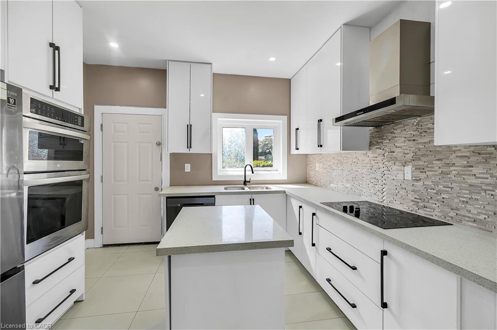 334 Cannon Street E, Hamilton, ON - Indoor Photo Showing Kitchen With Double Sink With Upgraded Kitchen