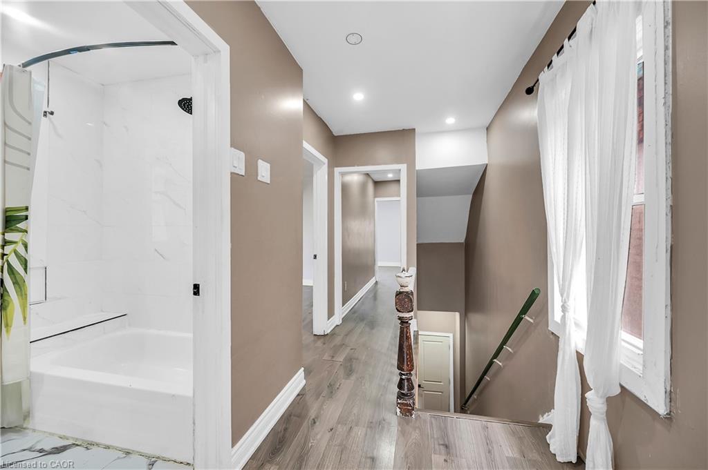 334 Cannon Street E, Hamilton, ON - Indoor Photo Showing Other Room
