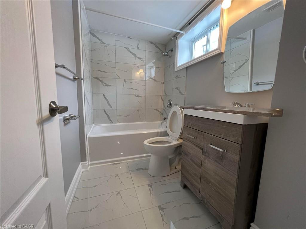 2-29 Birchcliffe Crescent, Hamilton, ON - Indoor Photo Showing Bathroom