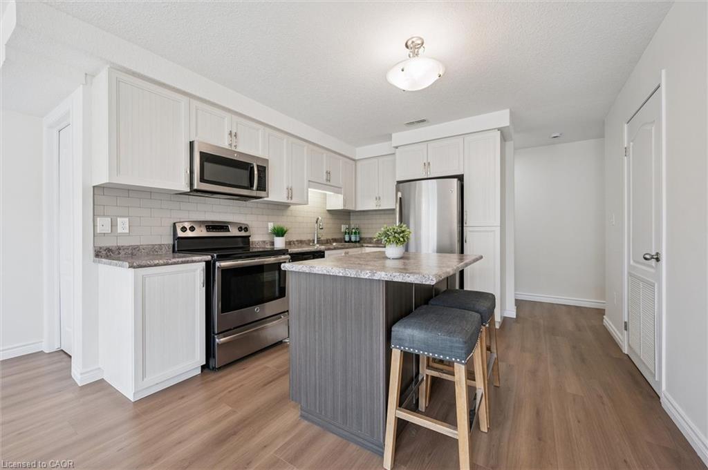 D-24 Sienna Street, Kitchener, ON - Indoor Photo Showing Kitchen With Upgraded Kitchen