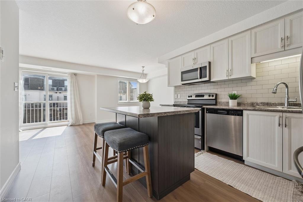 D-24 Sienna Street, Kitchener, ON - Indoor Photo Showing Kitchen With Upgraded Kitchen