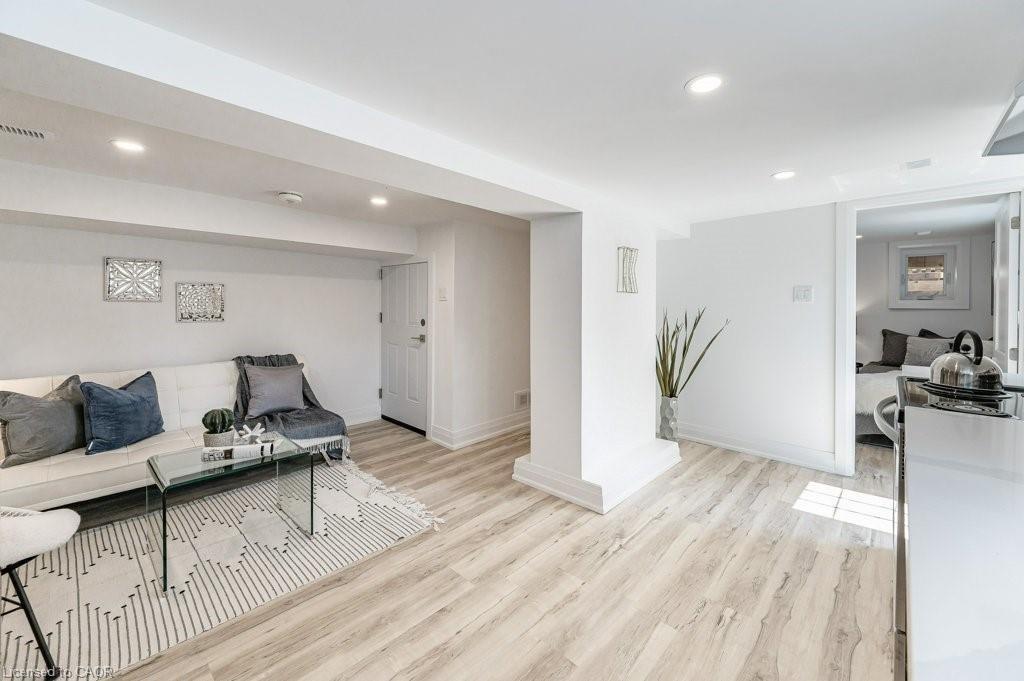 4 Royal Avenue, Hamilton, ON - Indoor