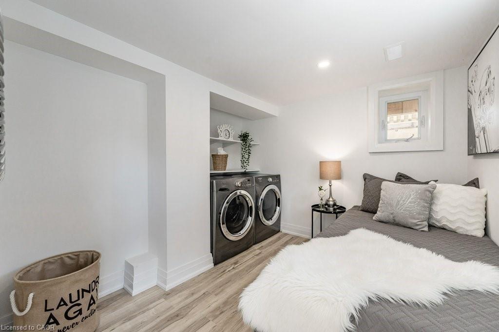 4 Royal Avenue, Hamilton, ON - Indoor Photo Showing Bedroom