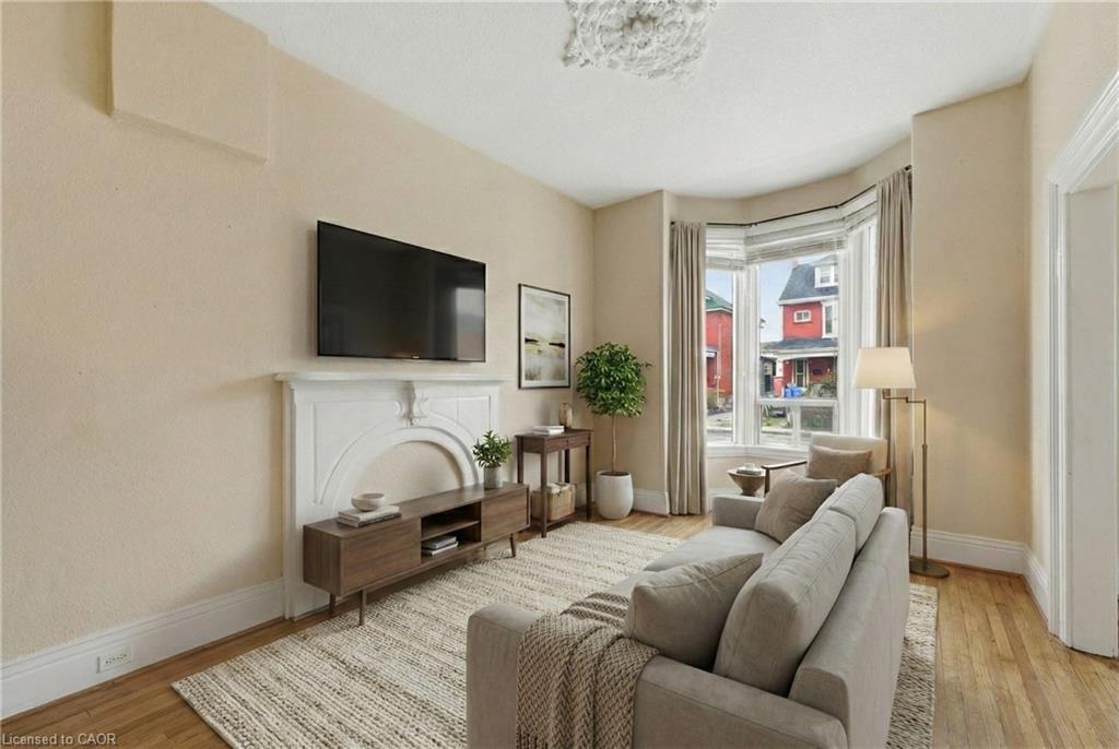 241 Robert Street, Hamilton, ON - Indoor Photo Showing Other Room